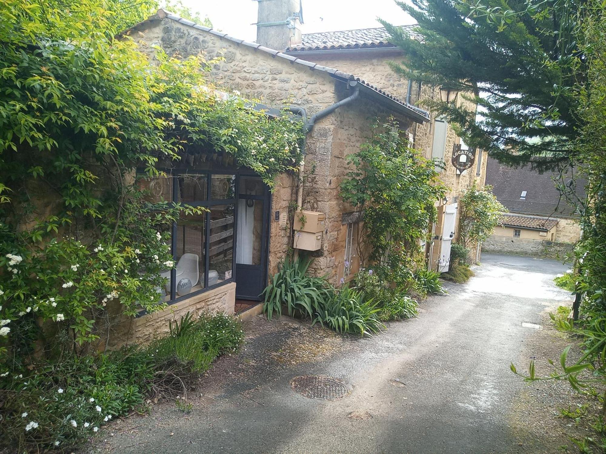 Chambre Du Sabotier - Studio Troglodytique - A 100 M Baignade En Riviere - Location De Canoe - Circuits Cyclo - Aire De Pique-Nique - 3 Restaurants Castelnaud-la-Chapelle Eksteriør bilde