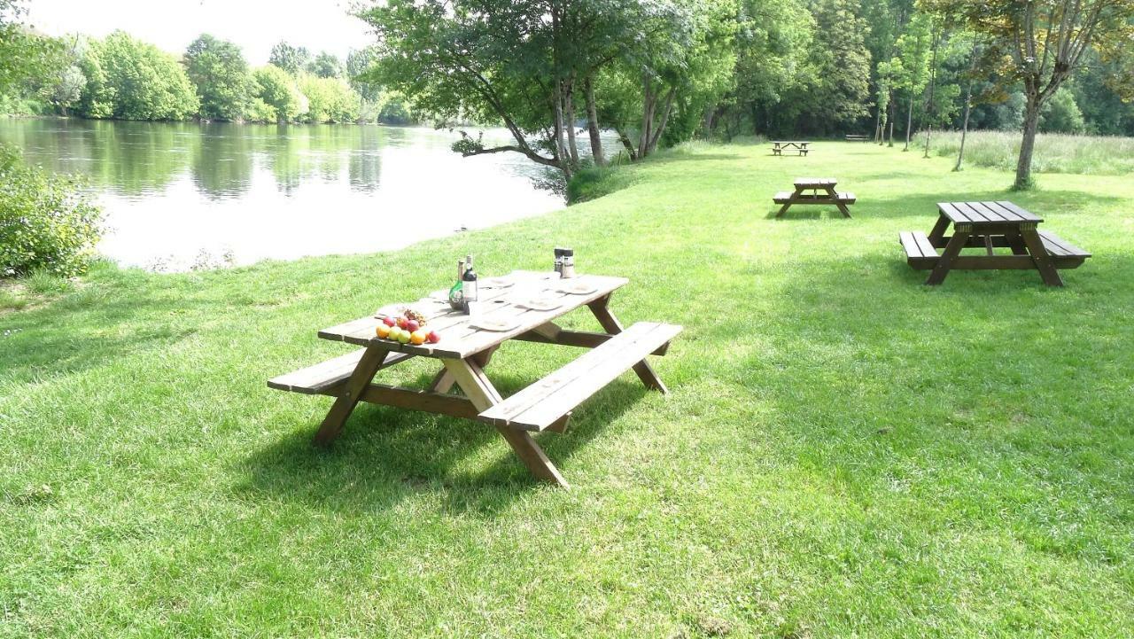 Chambre Du Sabotier - Studio Troglodytique - A 100 M Baignade En Riviere - Location De Canoe - Circuits Cyclo - Aire De Pique-Nique - 3 Restaurants Castelnaud-la-Chapelle Eksteriør bilde