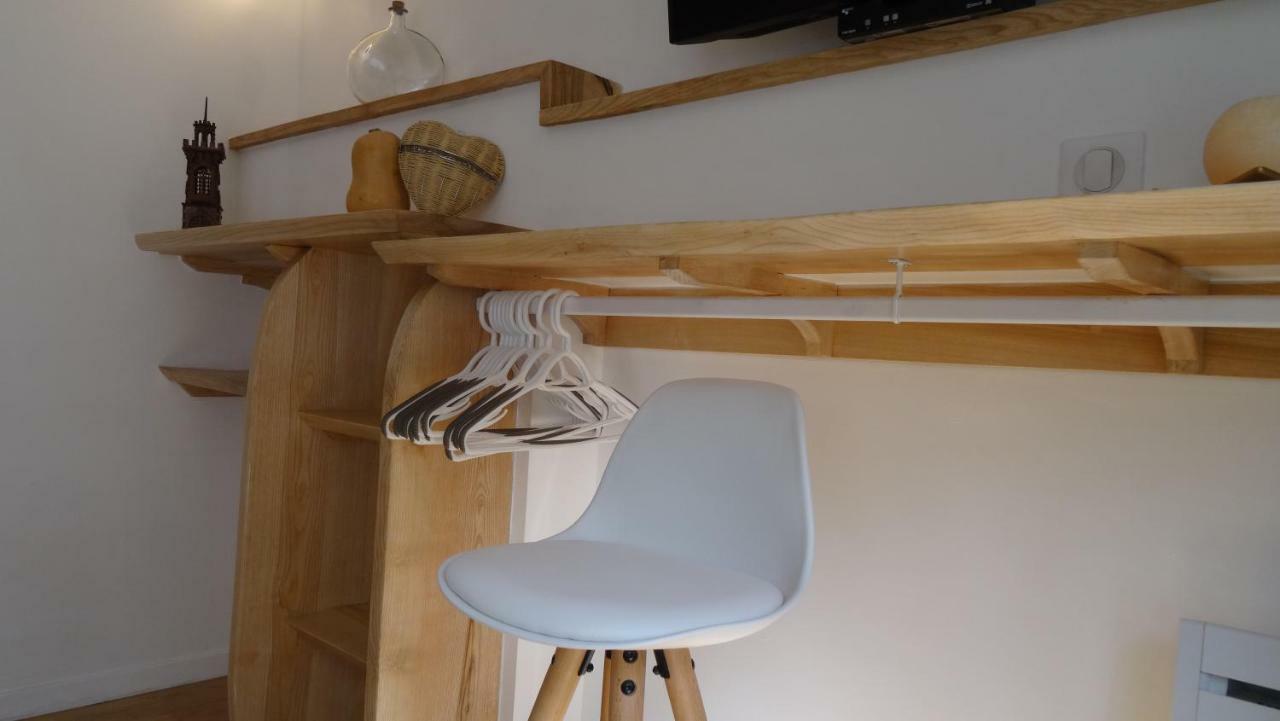 Chambre Du Sabotier - Studio Troglodytique - A 100 M Baignade En Riviere - Location De Canoe - Circuits Cyclo - Aire De Pique-Nique - 3 Restaurants Castelnaud-la-Chapelle Eksteriør bilde